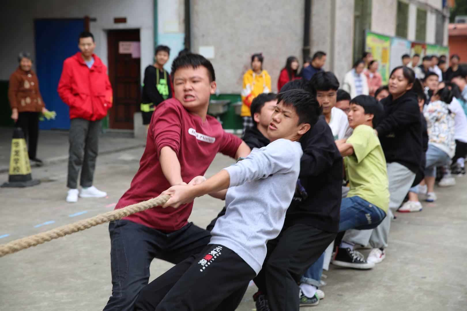 邵陽(yáng)市華龍中學(xué),邵陽(yáng)中學(xué)教育,高中教育,師資雄厚,名優(yōu)教師