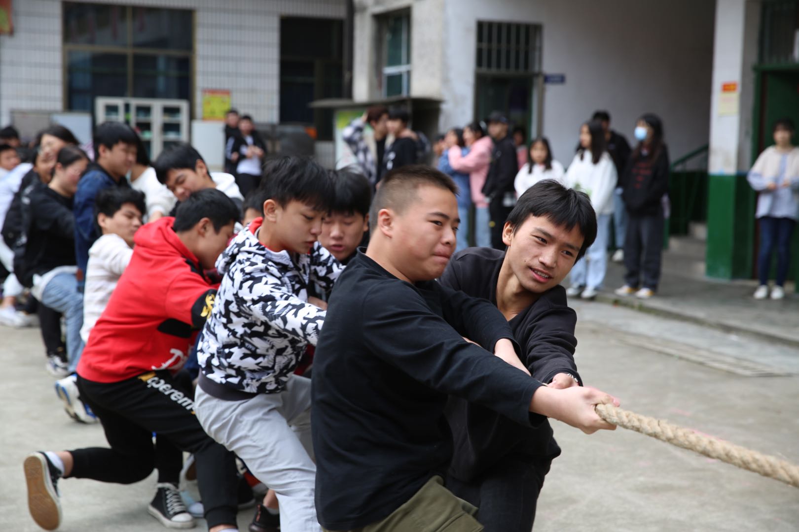 邵陽(yáng)市華龍中學(xué),邵陽(yáng)中學(xué)教育,高中教育,師資雄厚,名優(yōu)教師