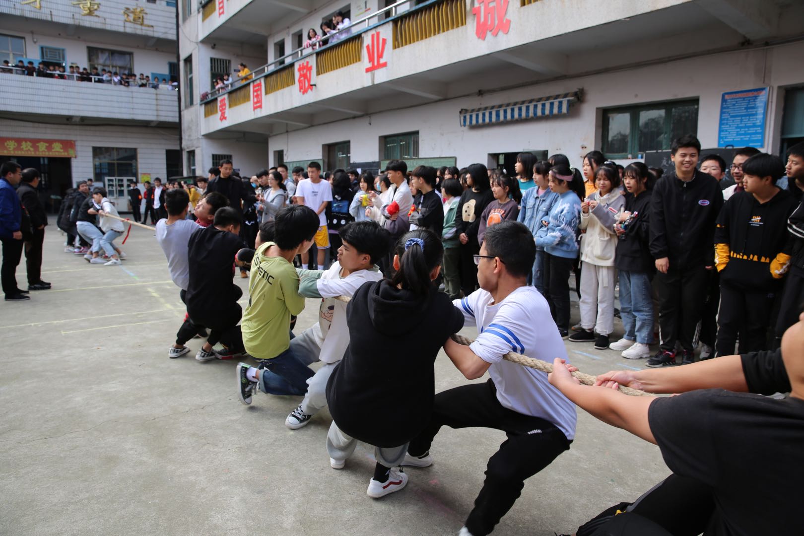 邵陽(yáng)市華龍中學(xué),邵陽(yáng)中學(xué)教育,高中教育,師資雄厚,名優(yōu)教師