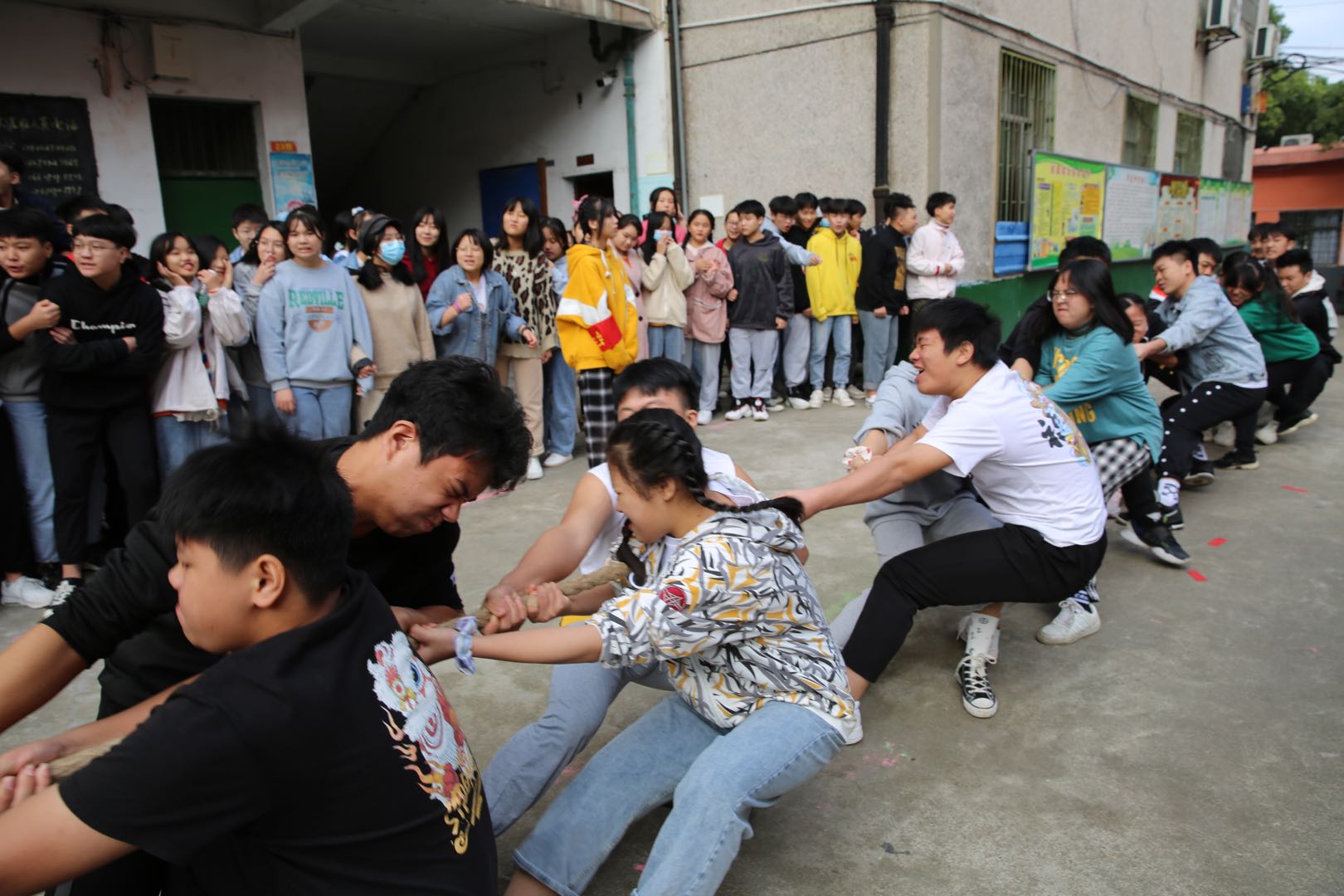 邵陽(yáng)市華龍中學(xué),邵陽(yáng)中學(xué)教育,高中教育,師資雄厚,名優(yōu)教師