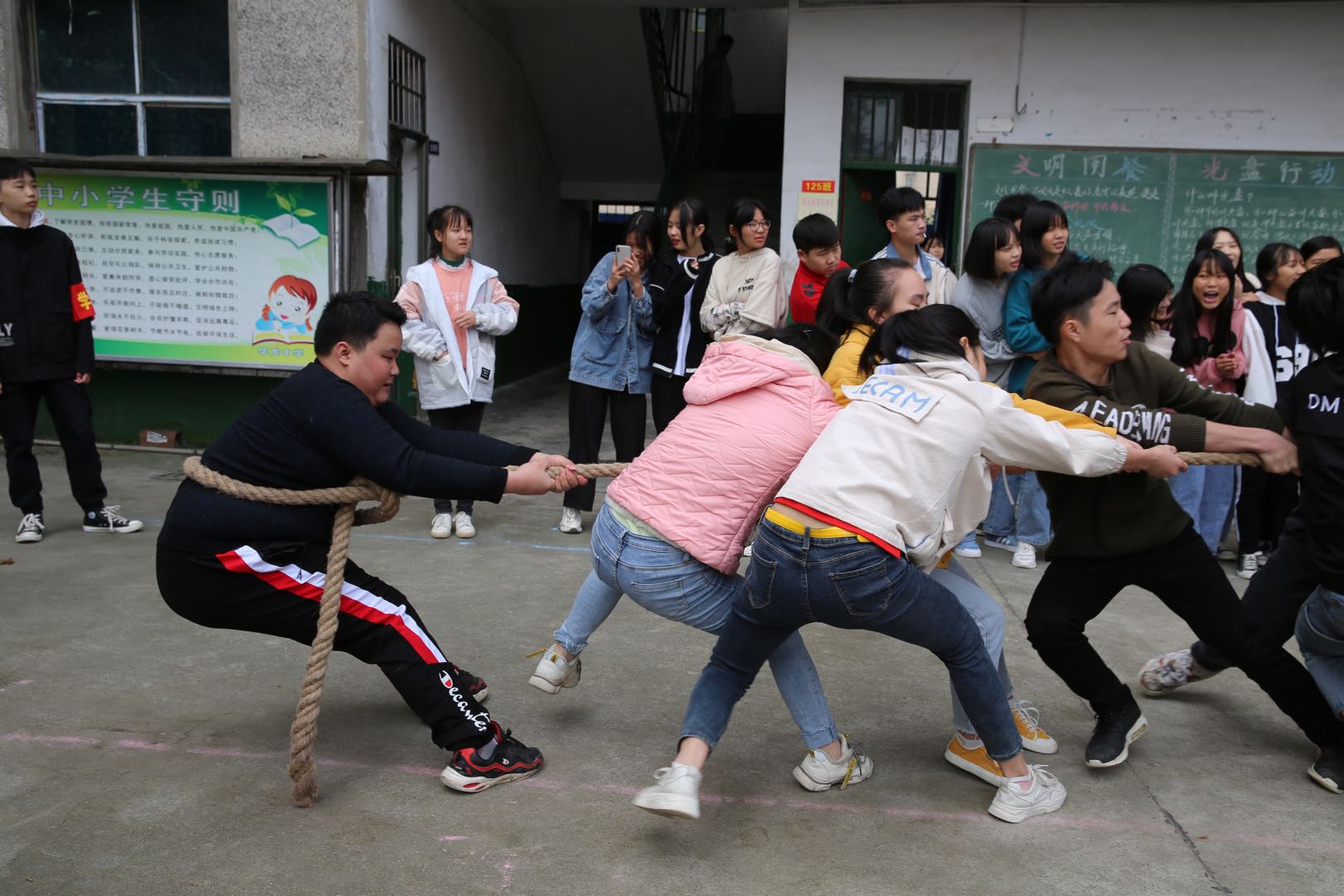 邵陽(yáng)市華龍中學(xué),邵陽(yáng)中學(xué)教育,高中教育,師資雄厚,名優(yōu)教師