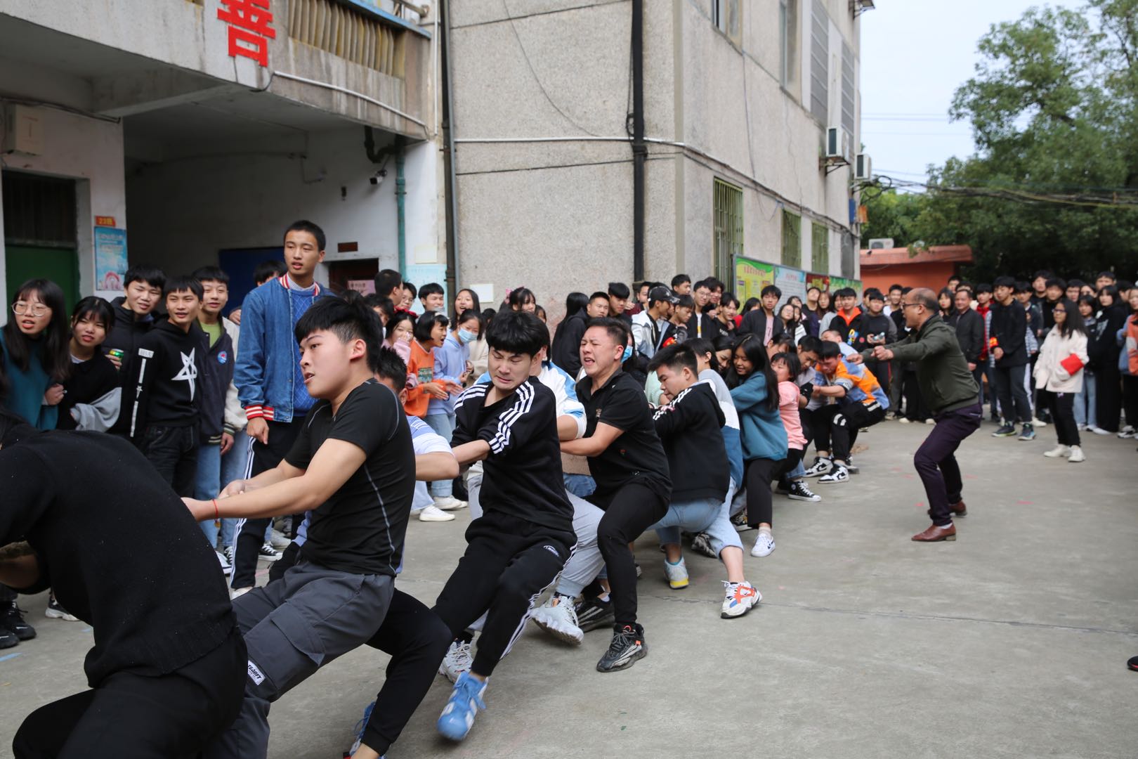 邵陽(yáng)市華龍中學(xué),邵陽(yáng)中學(xué)教育,高中教育,師資雄厚,名優(yōu)教師