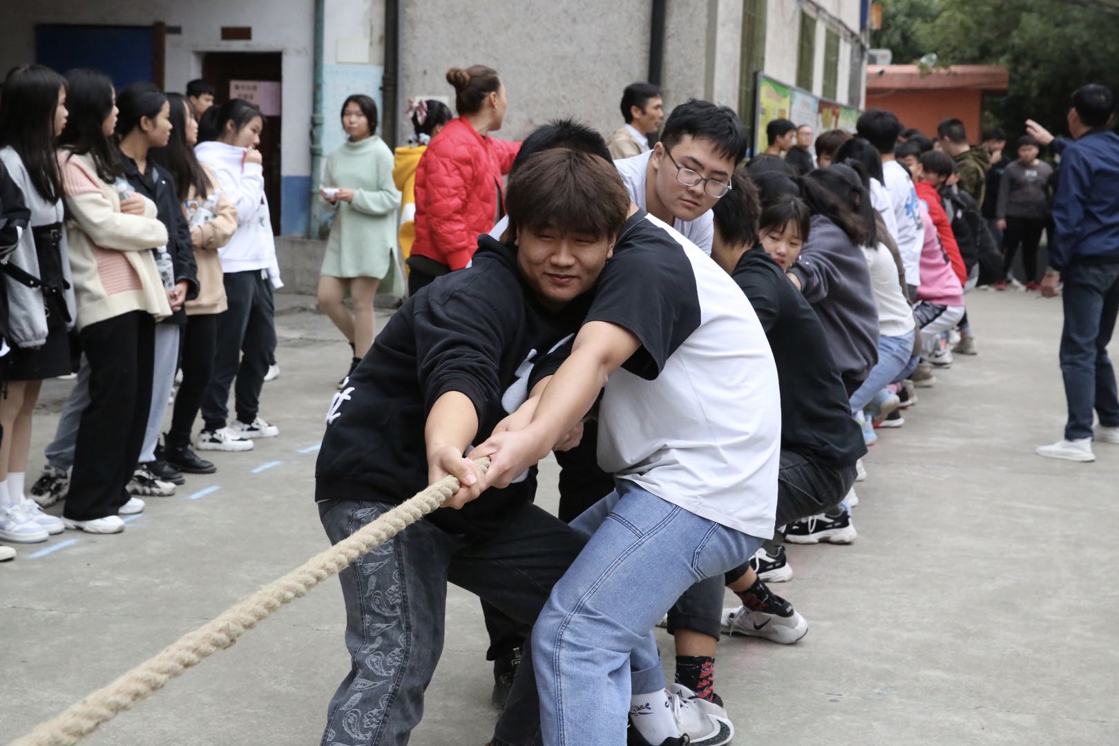 邵陽(yáng)市華龍中學(xué),邵陽(yáng)中學(xué)教育,高中教育,師資雄厚,名優(yōu)教師